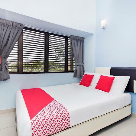 Oyo 220 Hotel Sri Maluri Kuala Lumpur Bagian luar foto