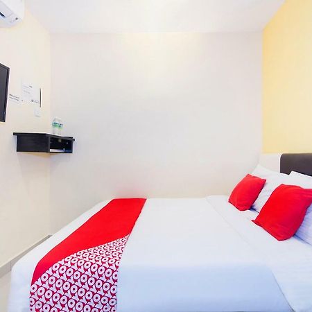 Oyo 220 Hotel Sri Maluri Kuala Lumpur Bagian luar foto