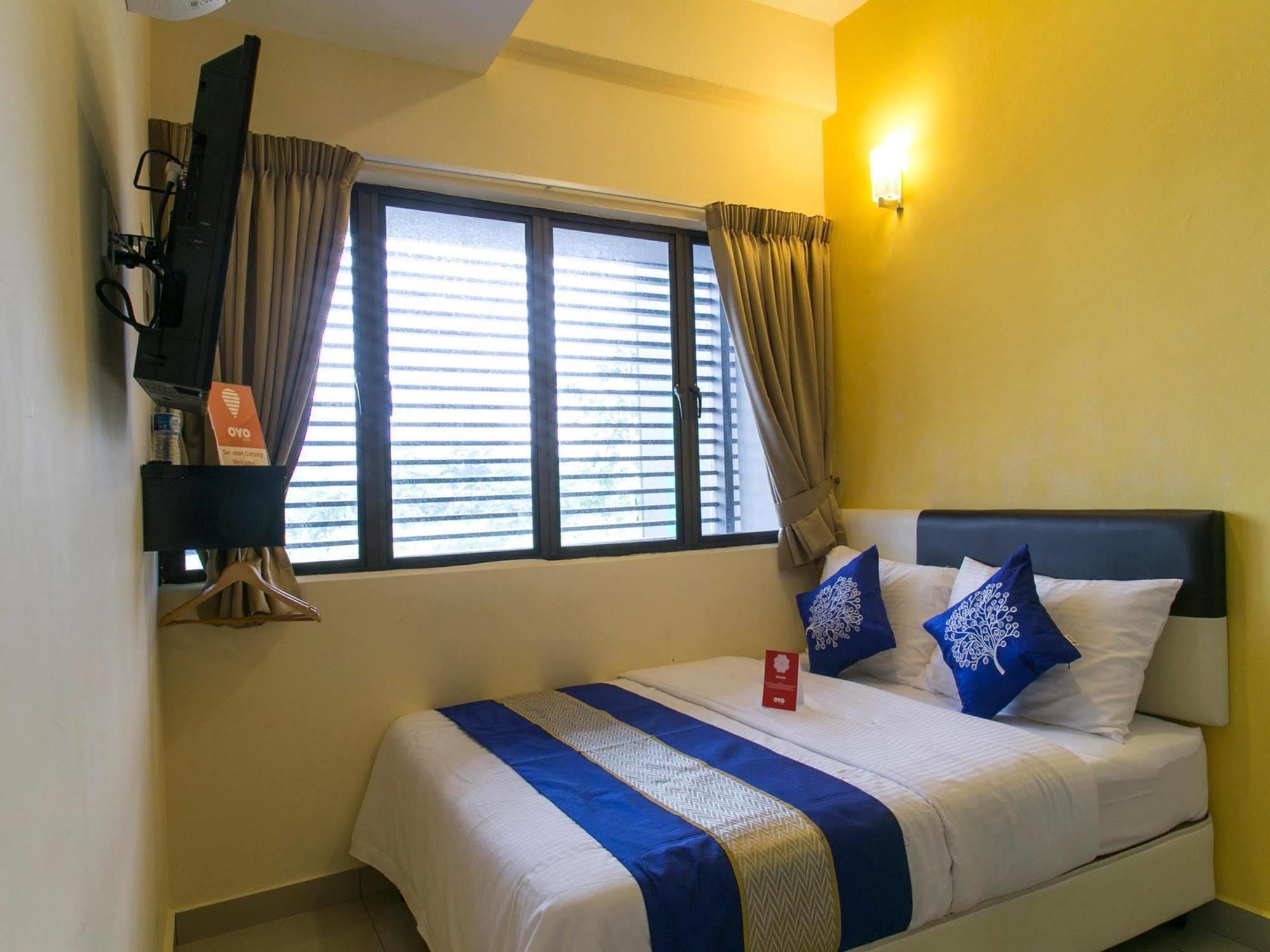 Oyo 220 Hotel Sri Maluri Kuala Lumpur Bagian luar foto