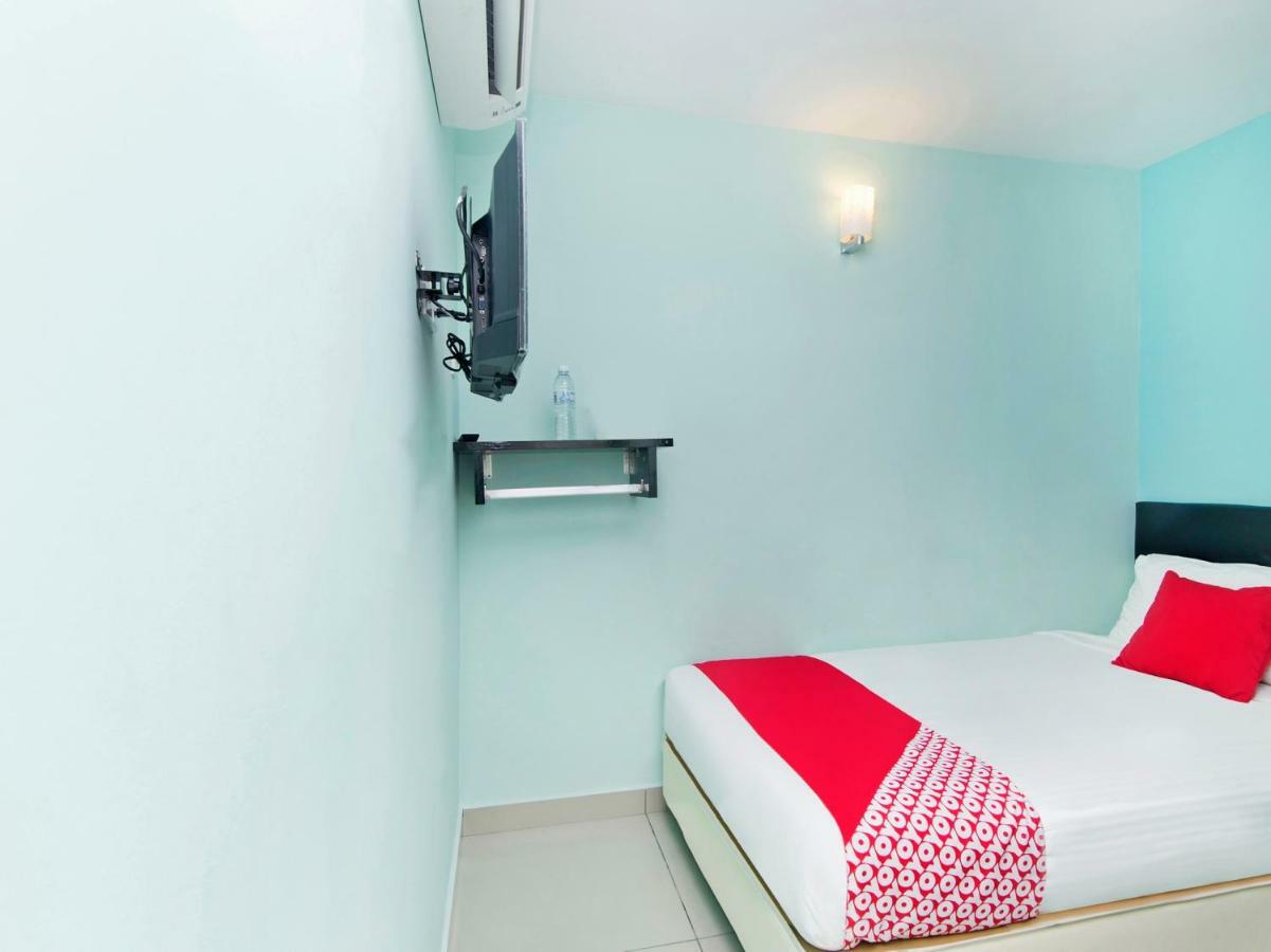 Oyo 220 Hotel Sri Maluri Kuala Lumpur Bagian luar foto