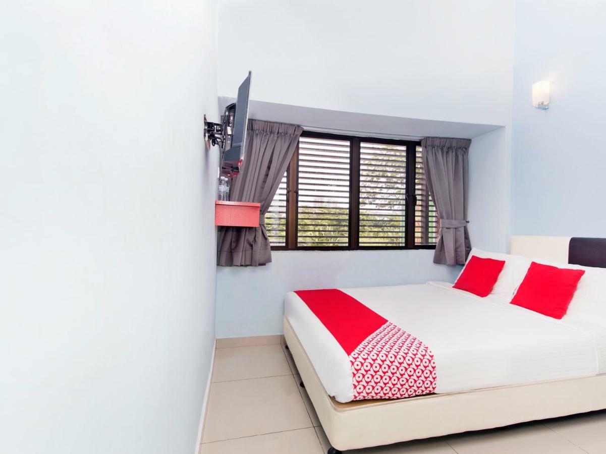 Oyo 220 Hotel Sri Maluri Kuala Lumpur Bagian luar foto