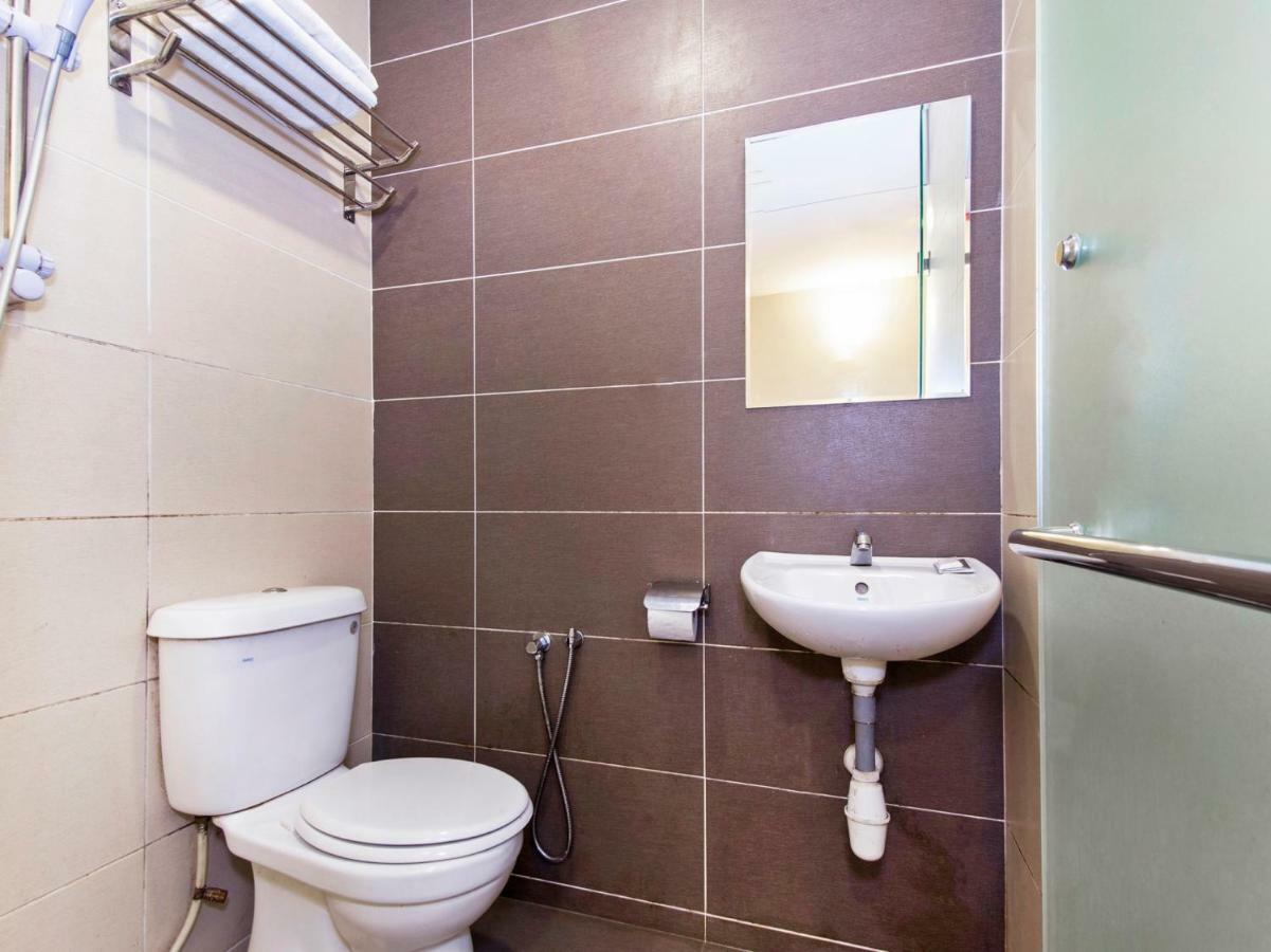 Oyo 220 Hotel Sri Maluri Kuala Lumpur Bagian luar foto