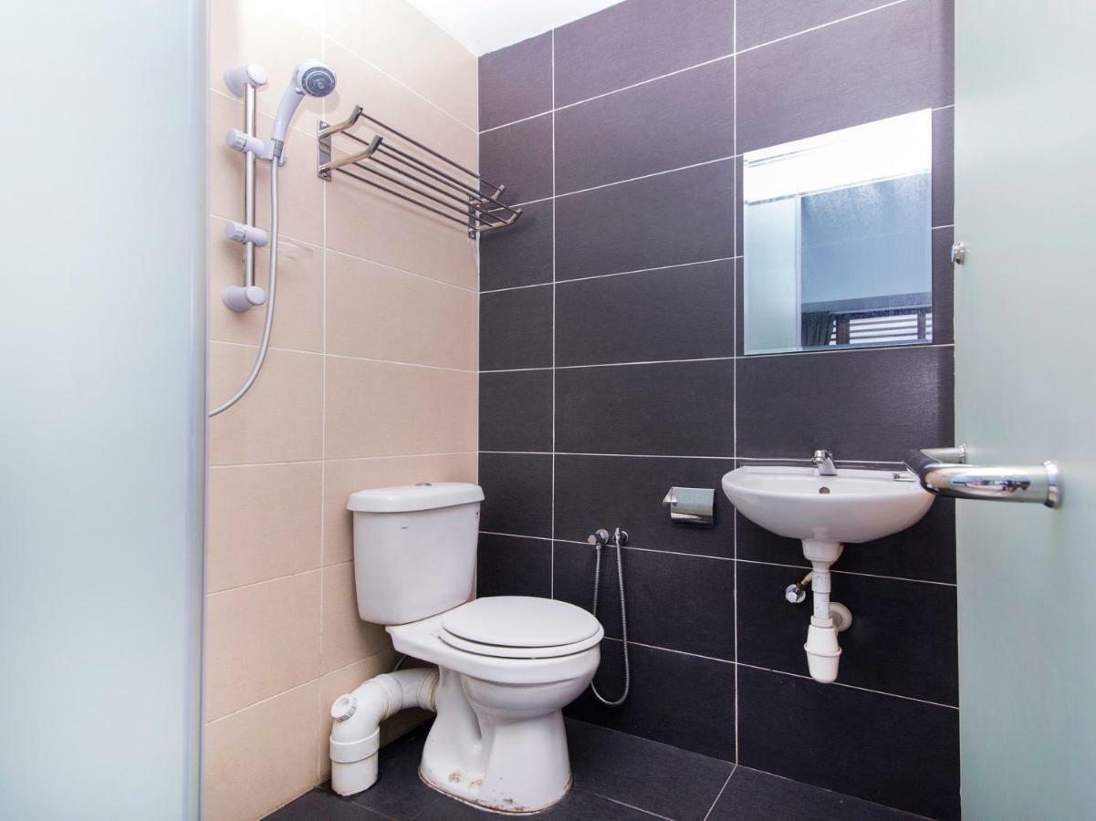 Oyo 220 Hotel Sri Maluri Kuala Lumpur Bagian luar foto