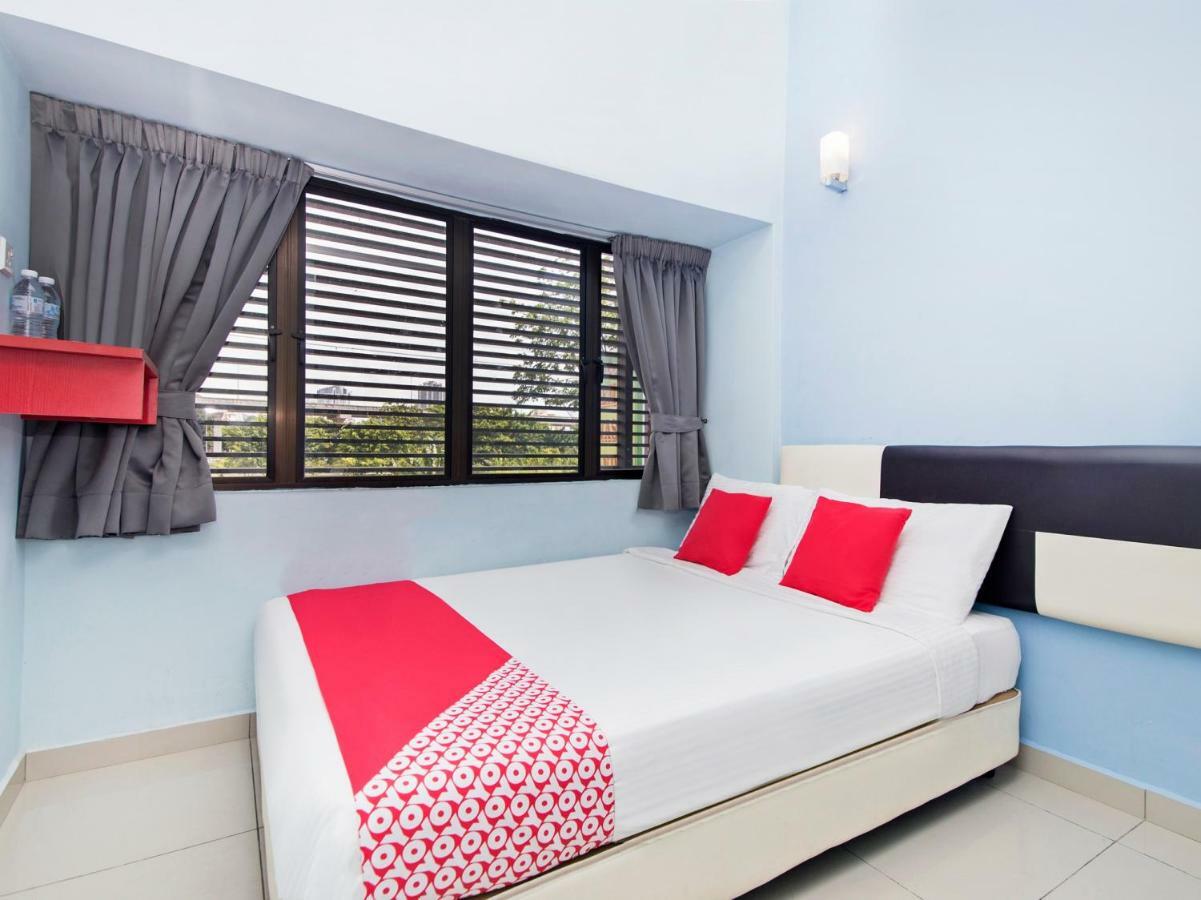 Oyo 220 Hotel Sri Maluri Kuala Lumpur Bagian luar foto