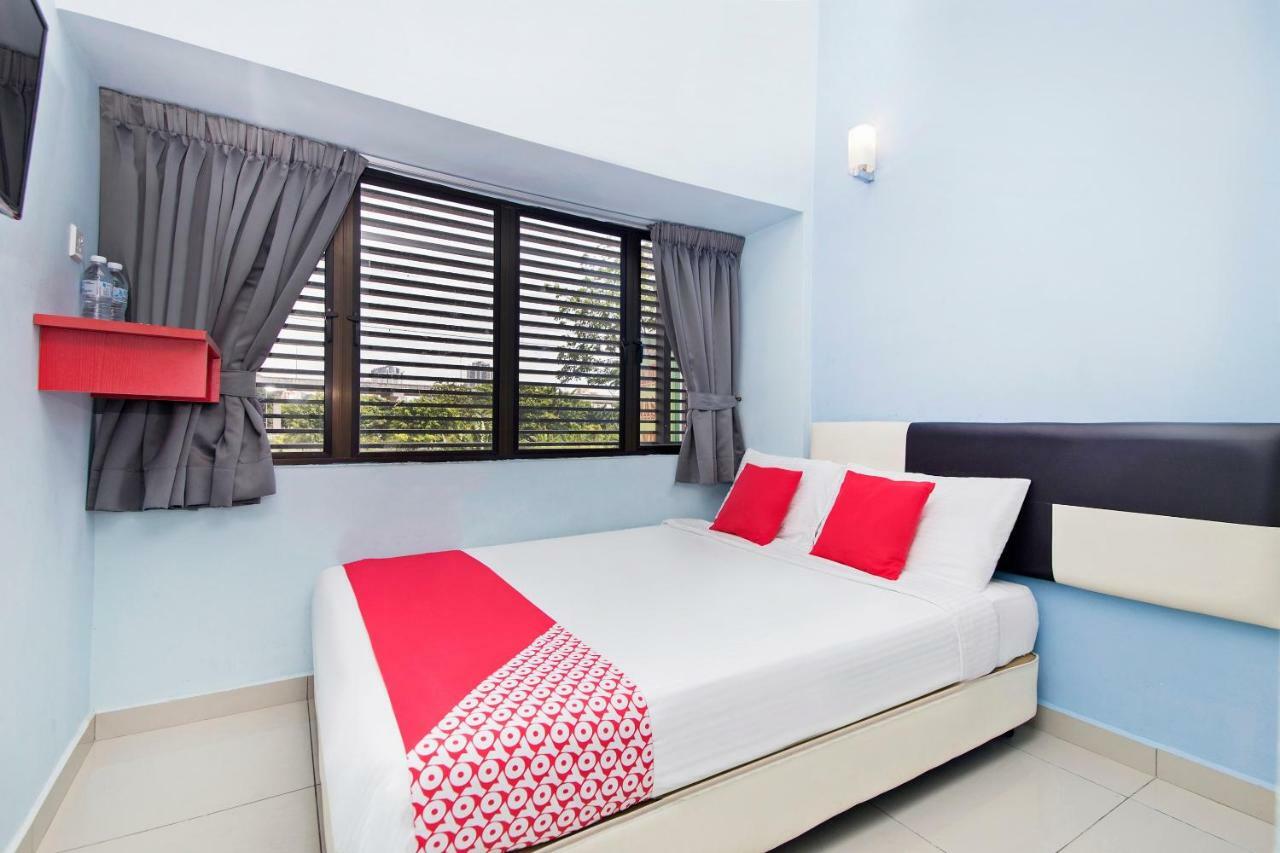 Oyo 220 Hotel Sri Maluri Kuala Lumpur Bagian luar foto