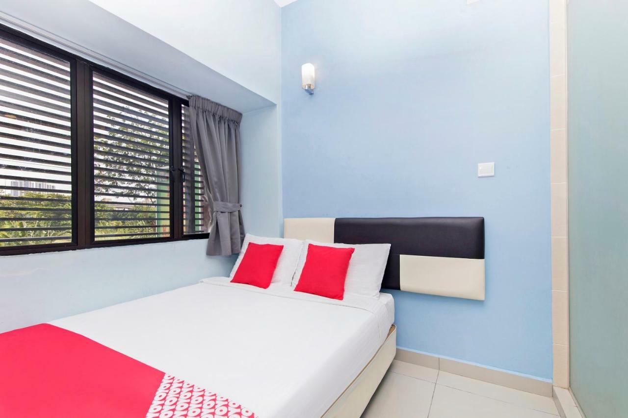 Oyo 220 Hotel Sri Maluri Kuala Lumpur Bagian luar foto