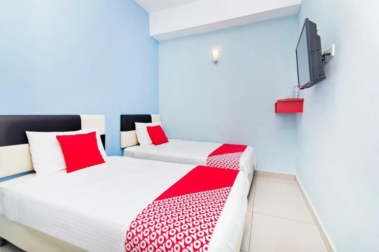 Oyo 220 Hotel Sri Maluri Kuala Lumpur Bagian luar foto
