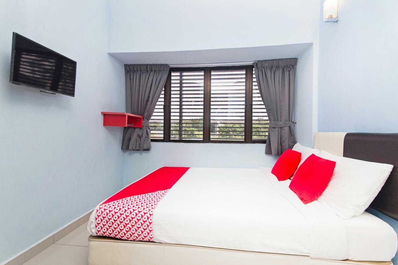 Oyo 220 Hotel Sri Maluri Kuala Lumpur Bagian luar foto