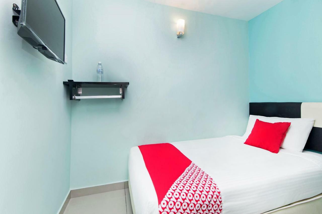Oyo 220 Hotel Sri Maluri Kuala Lumpur Bagian luar foto