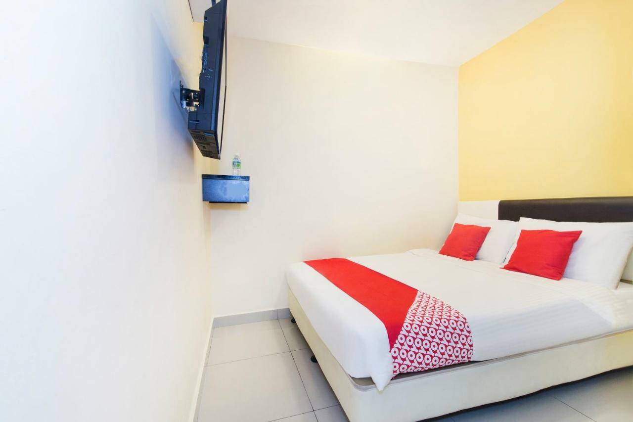 Oyo 220 Hotel Sri Maluri Kuala Lumpur Bagian luar foto