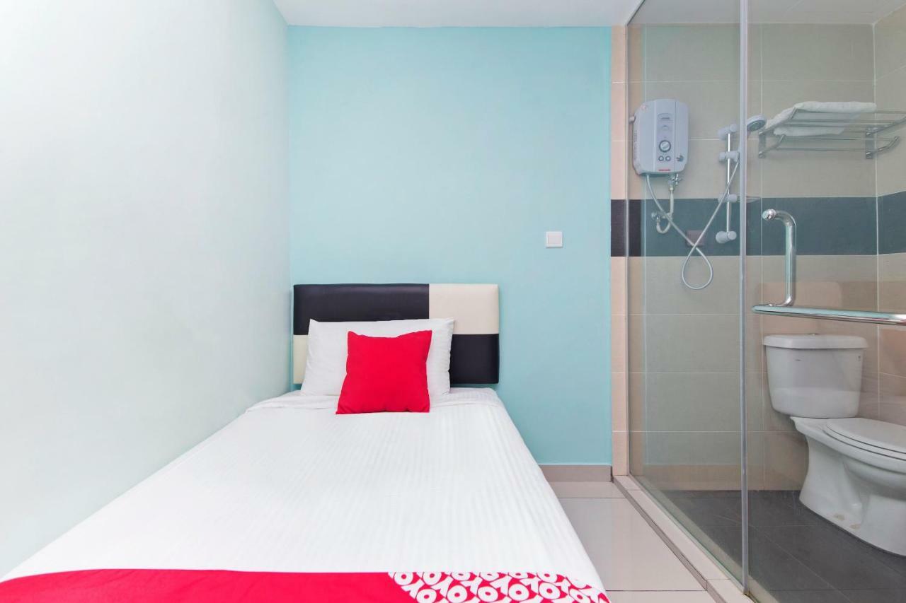 Oyo 220 Hotel Sri Maluri Kuala Lumpur Bagian luar foto