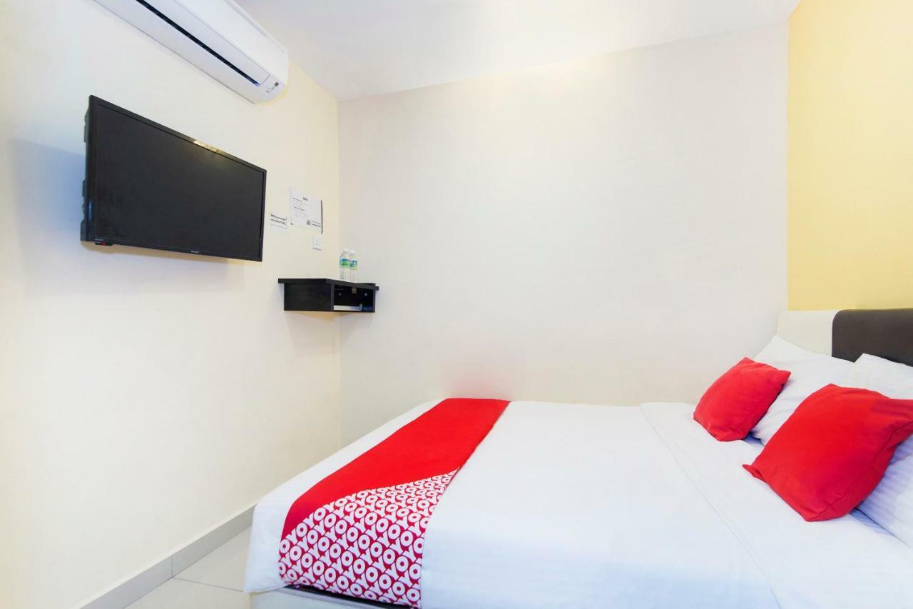 Oyo 220 Hotel Sri Maluri Kuala Lumpur Bagian luar foto