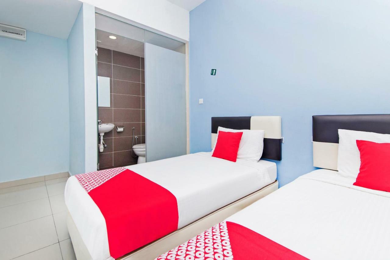 Oyo 220 Hotel Sri Maluri Kuala Lumpur Bagian luar foto