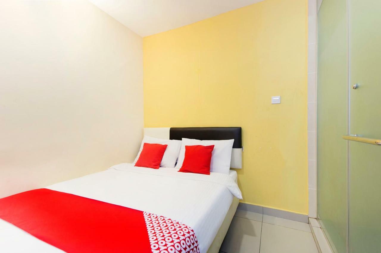 Oyo 220 Hotel Sri Maluri Kuala Lumpur Bagian luar foto