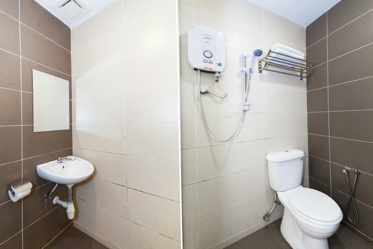 Oyo 220 Hotel Sri Maluri Kuala Lumpur Bagian luar foto