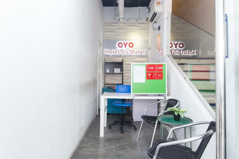 Oyo 220 Hotel Sri Maluri Kuala Lumpur Bagian luar foto
