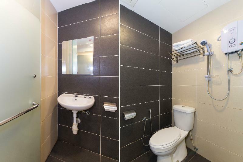 Oyo 220 Hotel Sri Maluri Kuala Lumpur Bagian luar foto