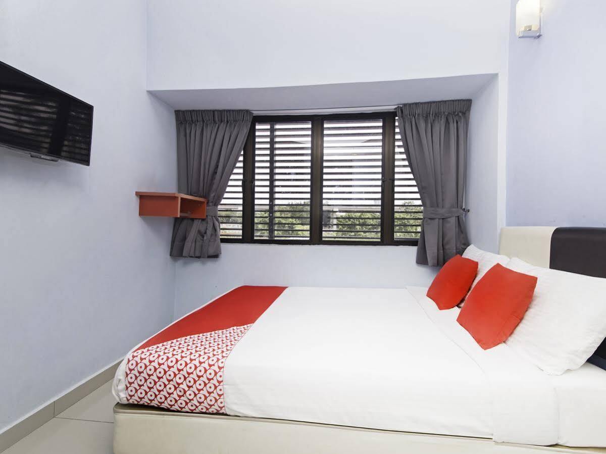 Oyo 220 Hotel Sri Maluri Kuala Lumpur Bagian luar foto